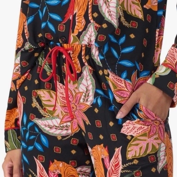 Room Service Pajama Set Women’s XL Tiger Floral Print Cozy - Picture 3 of 9